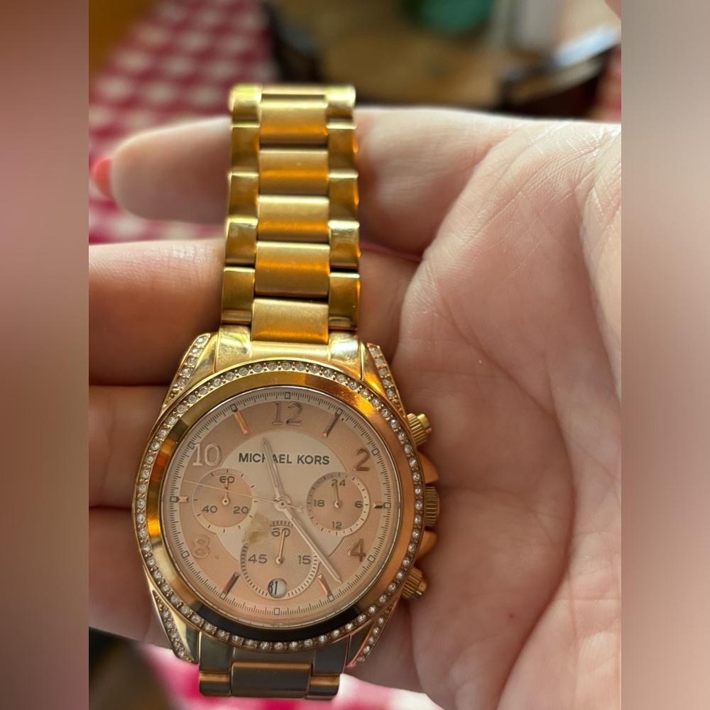 Michael Kors rose gold watch, BARELY WORN - Picture 2 of 3